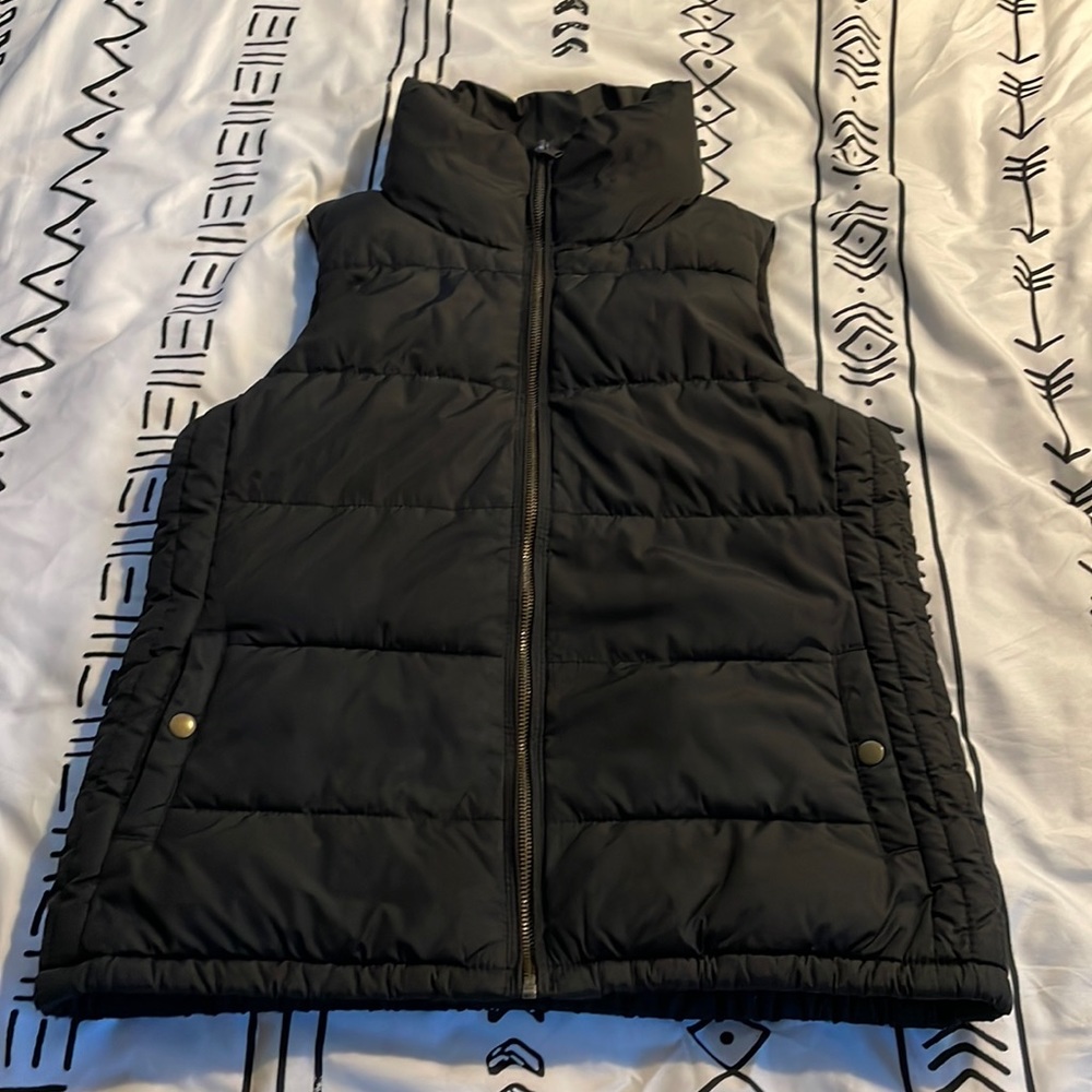 Old navy black puffer vest